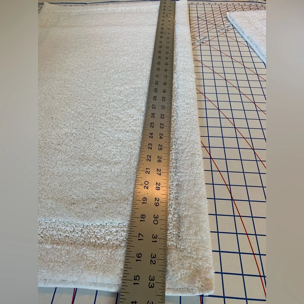 Luxurious White Bath Mat Set